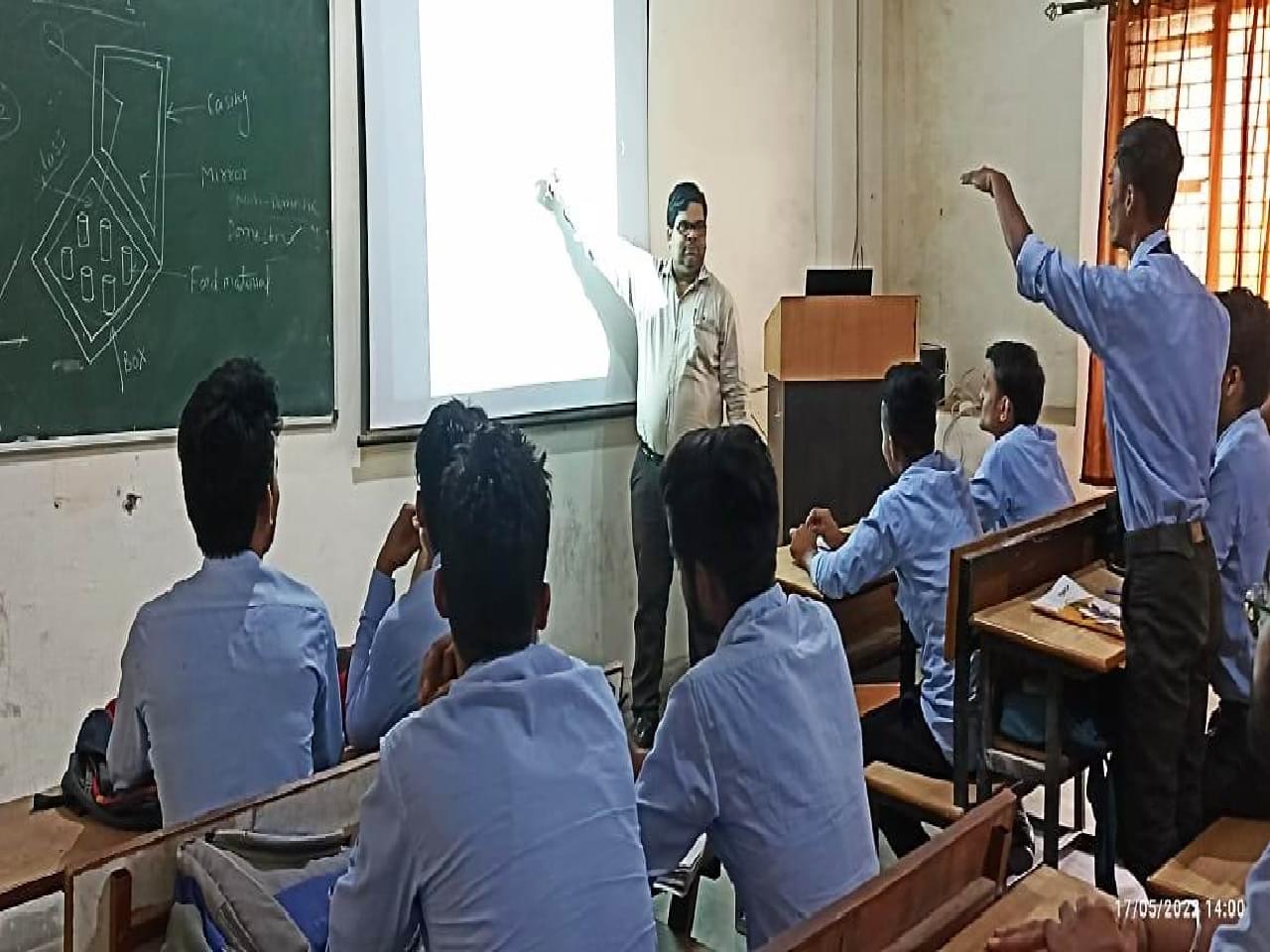 Eshan College of Engineering & Management Agra Digital Classroom photo 5